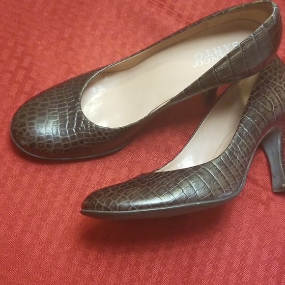 Barely worn designer heels, size 9 - Picture 6 of 8